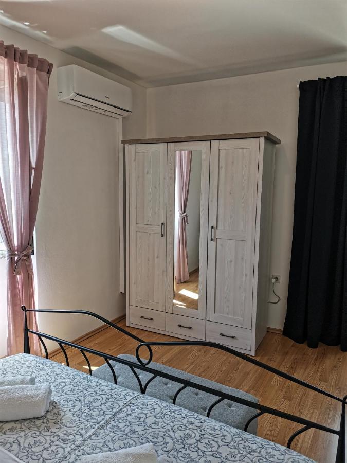 Villa Kuca Za Odmor "Na Paltu" Risika Exterior foto